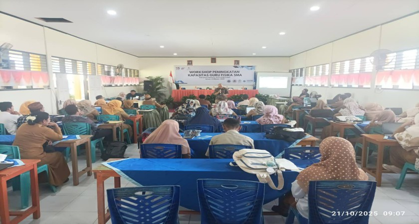 PENGABDIAN MASYARAKAT ITB–UNG: SOSIALISASI DAN PEMBUATAN BUKU AJAR FISIKA UNTUK GURU FISIKA & IPAS SE-KABUPATEN BOALEMO