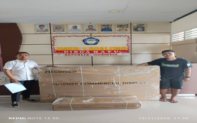 SERAH TERIMA INTERACTIVE FLAT PANEL SEBAGAI WUJUD DIGITALISASI PEMBELAJARAN